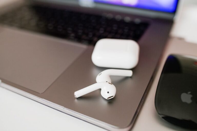 Sony WF-1000XM6 vs Apple AirPods Pro 3