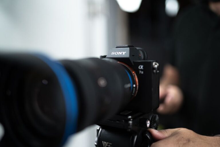 Sony A7 V vs Canon EOS R6 Mark III