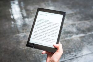 Kindle Colorsoft vs Kobo Libra Colour