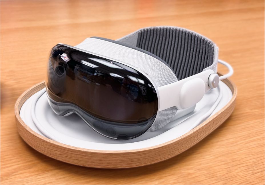 Apple Vision Pro 2 vs Meta Quest 4