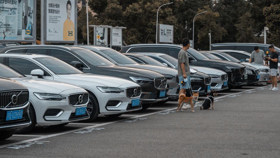 best luxury 3-row EV