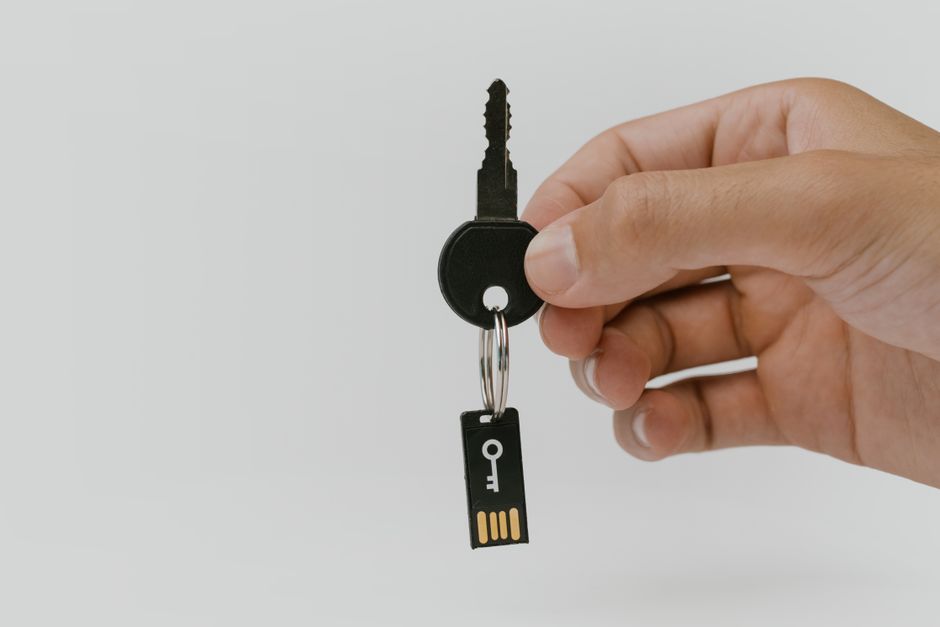 YubiKey 5C NFC vs Google Titan