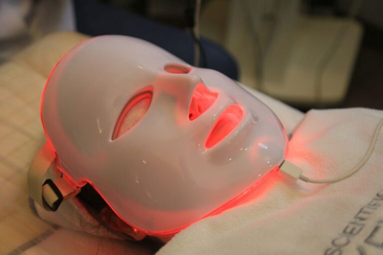 Omnilux Contour vs CurrentBody Skin Series 2