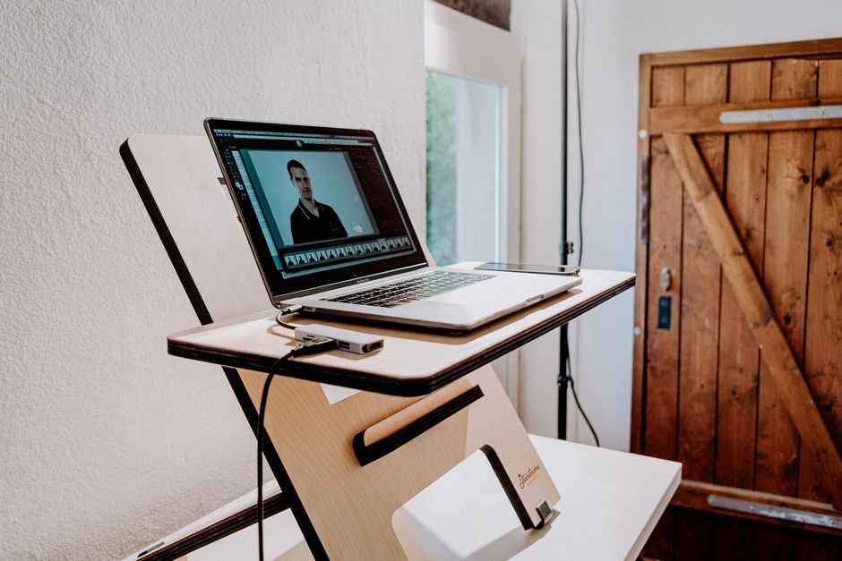 best smart standing desks 2026