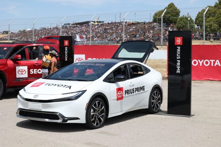 2026 Civic Hybrid vs Corolla Hybrid