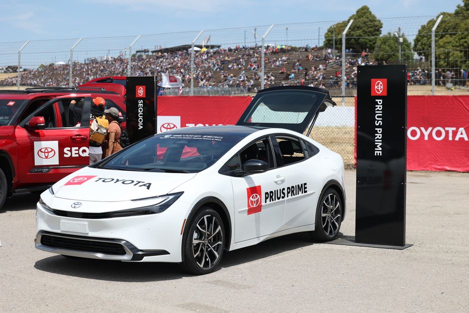 2026 Civic Hybrid vs Corolla Hybrid